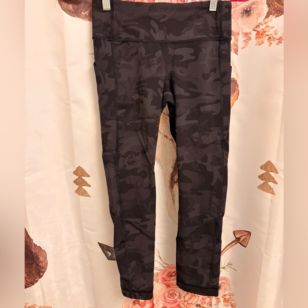 Size 4 lululemon camo capris​